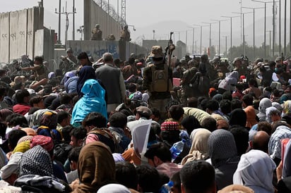 Mueren siete afganos por la caótica situación en el aeropuerto de Kabul