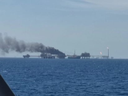 Pemex reportó 5 heridos tras el incendio de la plataforma Ku Alfa en Campeche