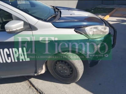 Un sujeto choca una patrulla en Monclova e intenta huir 