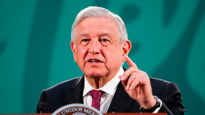 AMLO pide a trabajadores del INE aportar para revocación de mandato