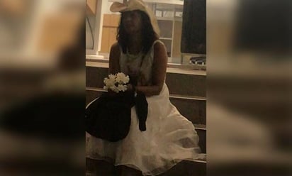 Una mujer vestida de novia se lanza al Río Bravo en Piedras Negras