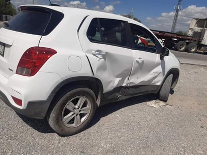 Fuerte choque deja un lesionado y daños materiales en Castaños