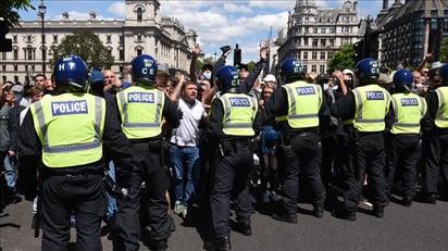 Varios miles en protestas no autorizadas contra medidas antiCOVID en Berlín