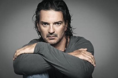 Ricardo Arjona canta en el Metro de Nueva York... ¡y nadie lo nota!