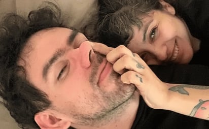 Mon laferte presume en instagram al padre de su primer hijo y también cuánto lo ama