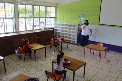 Alumnos regresan al Jardín de Niños Amanecer