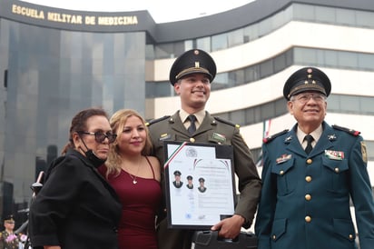 Se gradúan 223 elementos de la Escuela militar de Medicina