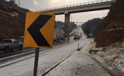 Ejidatarios protestan en autopista; exigen pago de hectáreas