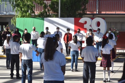 Intendente de secundaria de Monclova muere por COVID-19; maestra y secretaria dan positivo a contagio