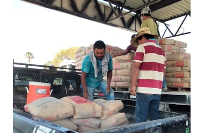 Ciudadanos de San Buenaventura reciben sexto pedido de cemento subsidiado