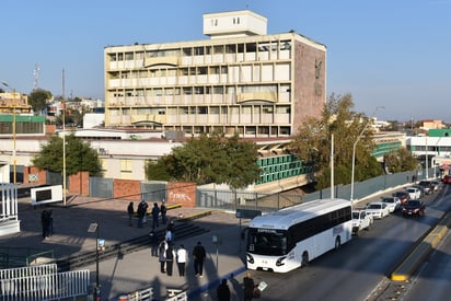 Obrero de AHMSA sufre el robo de su camioneta afuera del IMSS en Monclova