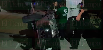 Conductor pensó que su auto tenía alas y volcó en Monclova 