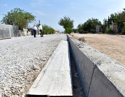 Autoridades pavimentan las calles de la Elsa Hernández de Frontera