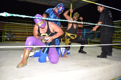 Espectacular función de lucha libre