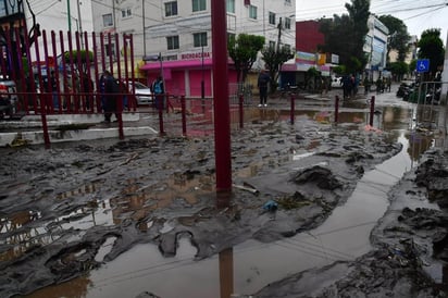 Amanece Ecatepec entre lodo y agua tras tormenta