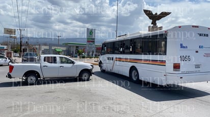 Automovilista no cede el paso y choca en Monclova