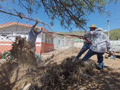 Damnificados reciben apoyos por tromba en Cuatro Ciénegas