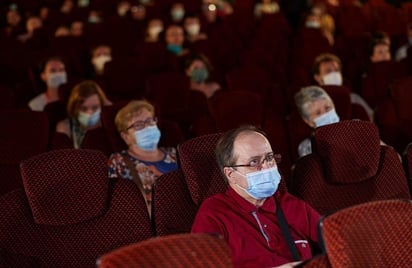 Autorizan que los cines en CDMX puedan operar con el 100% de capacidad