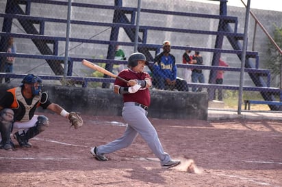 XX de Estancias pega primero en la liga de béisbol 50 y mayores