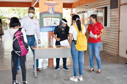 Alumnos de secundaria #1 en Frontera están fuera de peligro tras positivo a COVID-19 de maestra