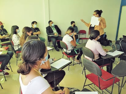 Estudiantes son motivados sobre el amor a la vida