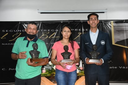 Deportistas de Nadadores reciben la presea General Lucio Blanco