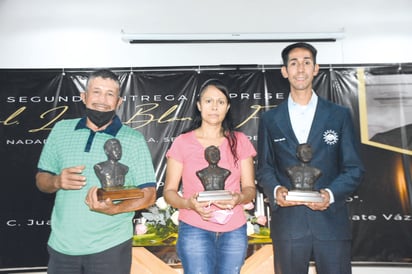 Deportistas de Nadadores reciben la presea General Lucio Blanco