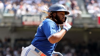 Vladimir Guerrero Jr. pega su jonrón número 45 y Manoah lanza pelota ganadora