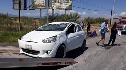 Vuelca automóvil sobre la carretera 30 antes de San Buenaventura 