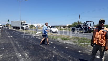 Mujer termina volcada en la 30 