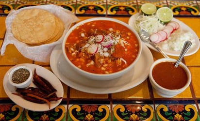 Historia oculta del pozole, la sopa prehispánica con carne humana