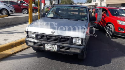 No guarda distancia y choca en Monclova