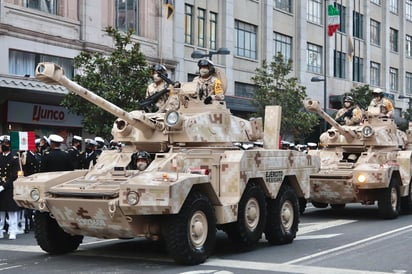 Participan 15 mil elementos del Ejército, Marina y Guardia Nacional en desfile