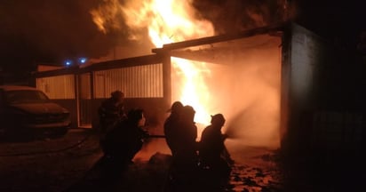 Se registra incendio en toma clandestina en Edomex