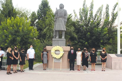 Autoridades conmemoran 211 años de la Independencia de México