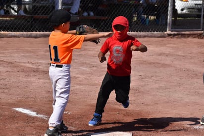 Rieleros apalea a los Sultanes