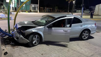 Automovilista conduce en contra y choca en Monclova 