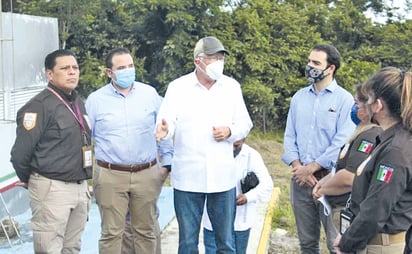 Ken Salazar visita frontera sur en Tabasco por migración