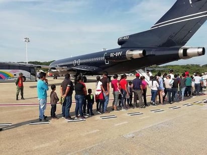 EU inicia deportación de haitianos; salen tres aviones con migrantes