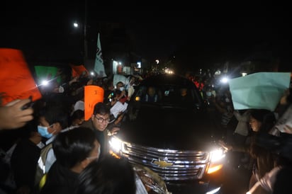 Trabajadores de la Salud protestan afuera de la mañanera de AMLO