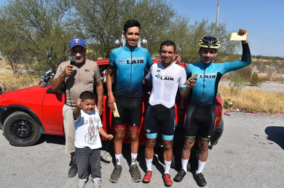 Noé González triunfador de la carrera ciclista