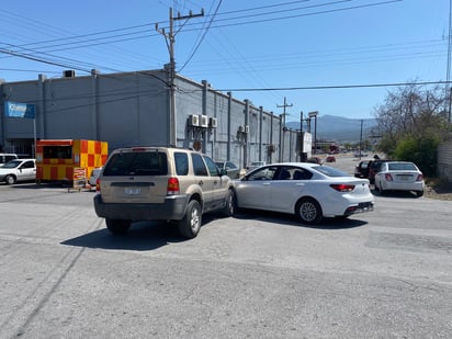 Una camioneta se pasa un alto y causa choque en Monclova