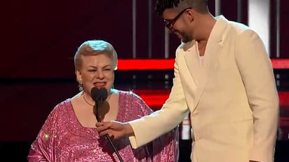 Paquita la del Barrio le dice 'Eres un inútil' a Bad Bunny en los Premios Billboard