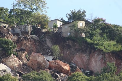 Se desgaja cerro en Jiutepec, Morelos