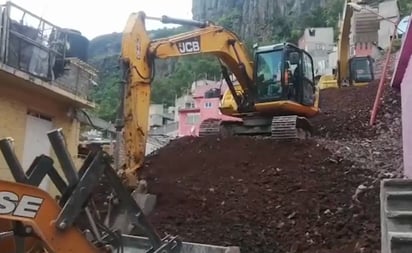 Demuelen 4 viviendas en el cerro del Chiquihuite