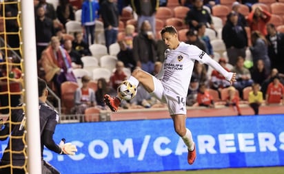 'Chicharito' Hernández anota gran gol con el Galaxy en la MLS