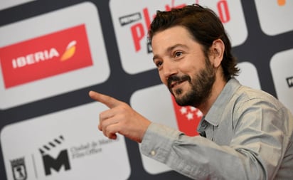 Diego Luna bromea al recordarse hace 20 años