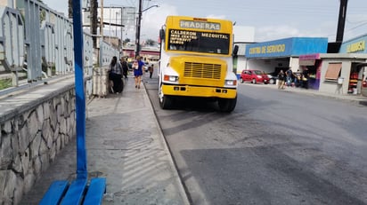 Unidades chatarra de transporte circulan a exceso de velocidad