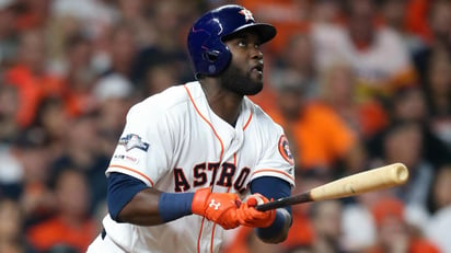 Yordan Álvarez jonronea y los Astros ganan la ventaja de campo