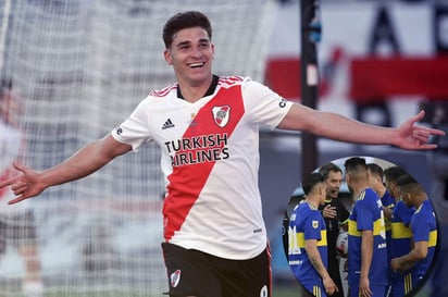 Julián Álvarez le da a River el triunfo ante Boca y el liderato con dos goles